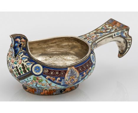 Cloisonné-KowschSilber, teilw. emailliert. Ovaler, gedrückt bauchiger Korpus mit gekantetem Griff. Wandung umzogen von floral