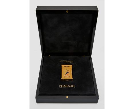 Dupont Feuerzeug Ligne 2-"Pharaoh"Metall vergoldet, schwarzer und roter China-Lack, Malachitbesatz. Von ägyptischen Hieroglyp