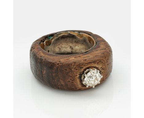 Bandring wohl von Van Cleef &amp; Arpels aus den 1960er JahrenWeißgold 18 ct., Holz. Zentral besetzt mit einem Altschliffdiam