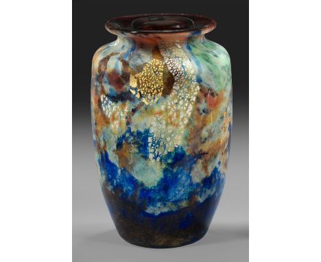 Art Déco-Vase von Muller FrèresGestreckt-ovide Form mit akzentuiertem Lippenrand. Überfangglas, farblos und rotbraun, in eine