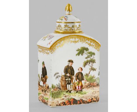 Meissen Teedose mit BergmannsdekorRechteckiger Korpus mit abgerundeter Schulter und kurzem, zylindrischem Hals.  Übergreifend