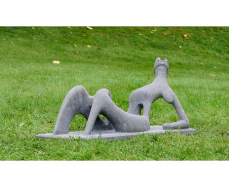 Henry Moore(1898 Castleford - 1986 Much Hadham) nach"Reclining Nude"/"Reclining Figure". OriginaltitelBelgischer Granit. Post