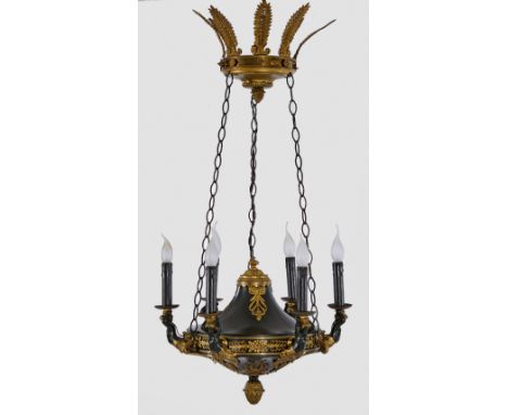Empire-Deckenlampe6-flg.; Metall, schwarz lackiert und Bronze, vergoldet. Balusterförmiger Korpus mit unterem Abschluss in Fo