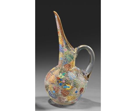 Kannenvase im orientalischen StilFarbloses, leicht lüstrierendes Glas. Kugelförmiger Korpus, zylindrischer Hals, hochgezogene