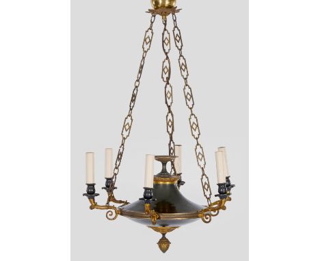 Deckenlampe im Empire-Stil6-flg.; Messing, teilw. schwarz lackiert. Gedrückter, balusterförmiger Korpus mit Zapfenabschluss. 