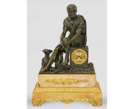 Monumentale Empire-FigurenpenduleBronze vergoldet bzw. teilw. grün patiniert sowie gelb gemaserter Marmor. Vollplastische Dar