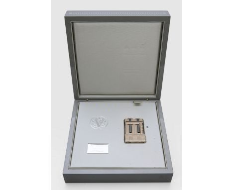 Dupont Feuerzeug Ligne 2-"Place Vendôme"Metall mit Palladium Finish, Hämatitbesatz. Rechteckig, von den Fassaden der Place Ve