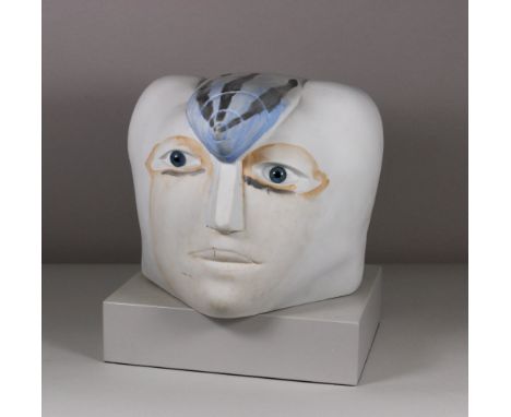 Joachim Schmettau (deutsch, geb. 1937), Kopf mit Glasaugen, Stempelmarke Goebel Galerie, Biskuitporzellan und Glas, 1990, bem