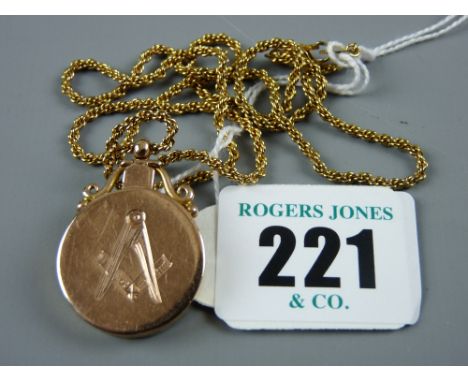 A nine carat gold circular Masonic pendant snuff container, 4.5 grms together with a yellow metal muff chain