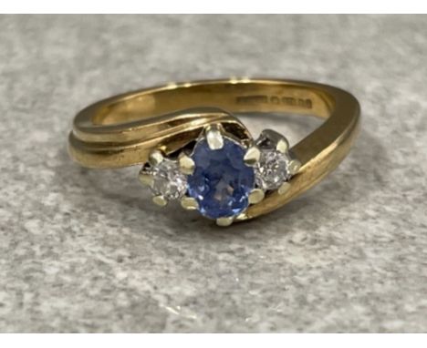 9ct gold diamond and sapphire twist ring. 3.5G size K