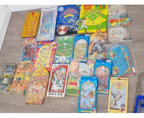 Box containing 20 vintage pinball/bagatelle games, includes titles such as Home run, Shadow, Tom and jerry etc all in very go