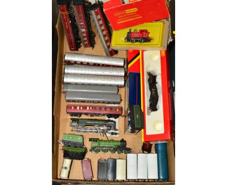 A QUANTITY OF BOXED AND UNBOXED OO/HO GAUGE MODEL RAILWAY ITEMS, to include boxed Bachmann class 56xx tank locomotive No 5667