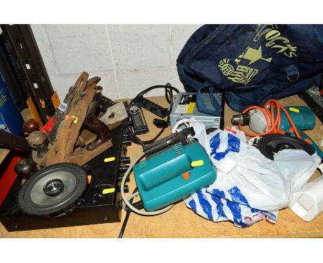 THREE VINTAGE SMOOTHING PLANERS including a Record No 4 planer, together with two Black &amp; Decker electric hand tools, vid