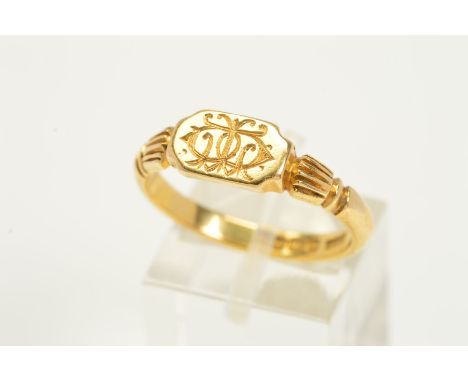 A MID VICTORIAN 18CT GOLD RING, the central panel with engraved scrolling monogram, with engraved tapered shoulders with band