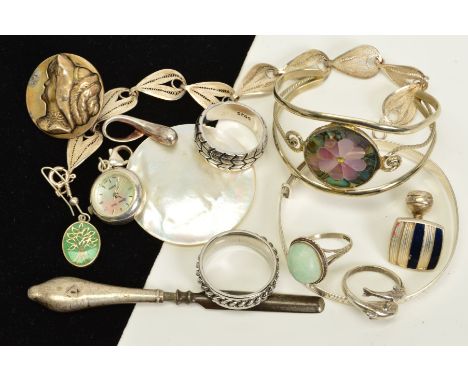 A SELECTION OF SILVER AND WHITE METAL JEWELLERY, to include a circular shell pendant, a Mexican Alpaca torque bangle, a filig