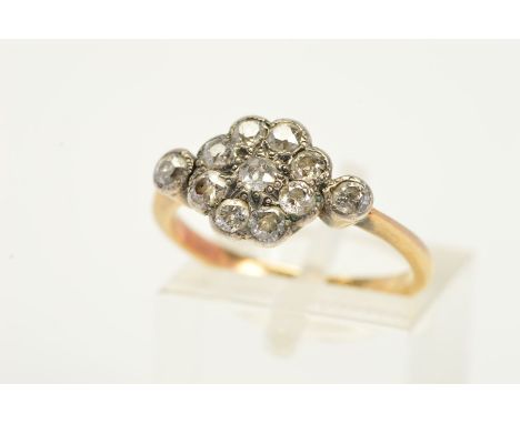 AN EARLY 20TH CENTURY 18CT GOLD DIAMOND CLUSTER RING, designed as a circular cluster of old cut diamond with an old cut diamo