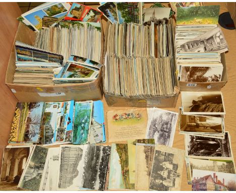 A LARGE COLLECTION OF APPROXIMATELY TWO THOUSAND POSTCARDS, from the Edwardian era through to the late 20th Century, the subj