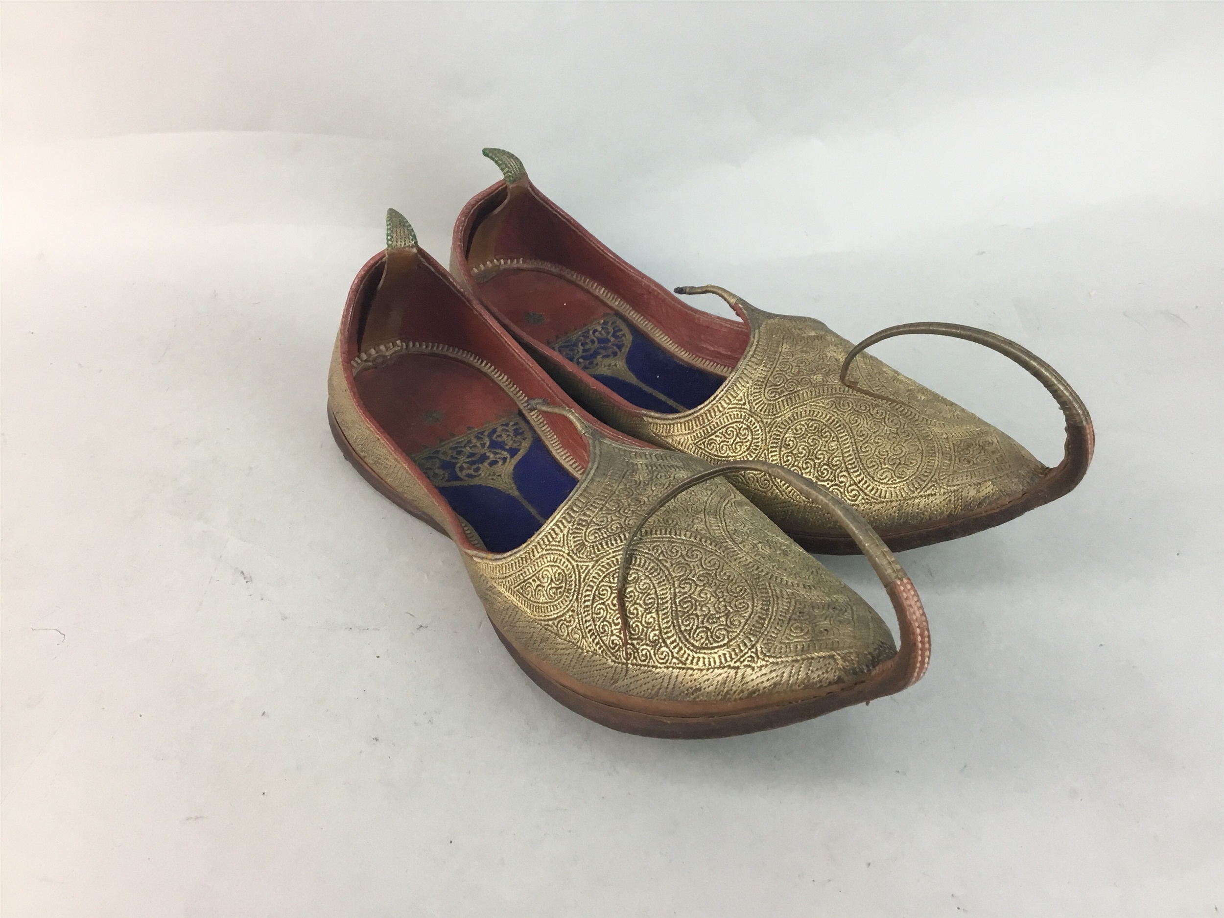 PAIR OF PUNJABI CURLED TOE SHOES, Jutti, gold embroidered