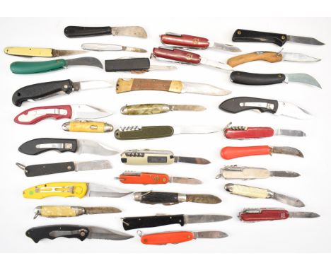 Thirty various pocket knives including Swiss Army, Rostfrei, Wilkinson etc.&nbsp;PLEASE NOTE: WE ARE NOT ABLE TO OFFER OUR US