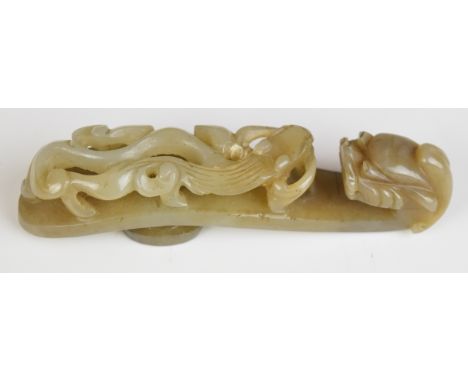 19th/20thC carved celadon jade figural dragon belt hook or buckle, length 9.8cm