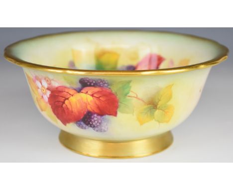 Royal Worcester&nbsp;pedestal dish painted with blackberries and signed&nbsp;Kitty Blake, diameter 18.5 x height 8cm