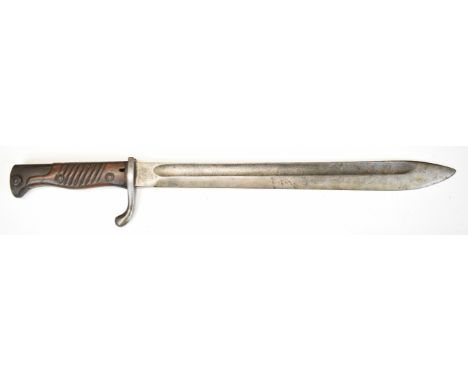 German WW1 89/05 pattern bayonet with slatted wooden grip, Waffenfabriken Mauser to ricasso and a 35.5cm single edged blade. 