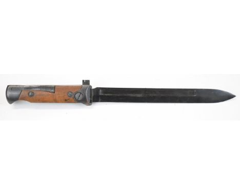 Italian WW2 1938 pattern folding bayonet stamped 388 to pommel with 19.5cm folding blade.&nbsp;PLEASE NOTE: WE ARE NOT ABLE T