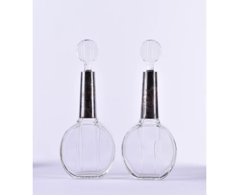 Paar Art déco LikörkaraffenKristall mit Silbermontierung, 800/000 gepunzt, H: 29 cm