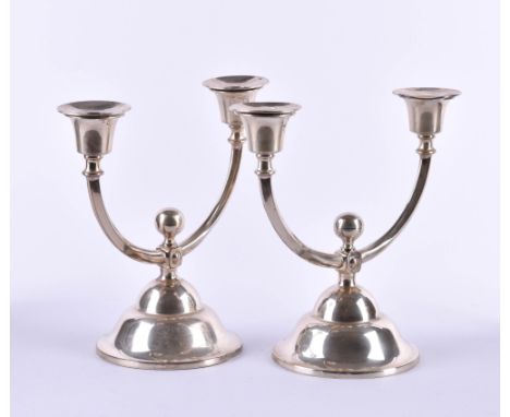 Paar Art Deko Silberleuchter um 1930Silber 835/000 gepunzt, je 2 armig, H: 20,5 cm, Gesamtgewicht ca. 960 g