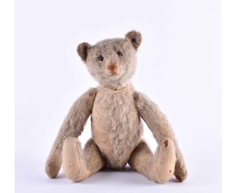 alter Steiff Teddy 30er JahreMohairplüsch, Glasaugen, stärker bespielt, an der linken Pfote und am linken Bein Läsuren, H: 31