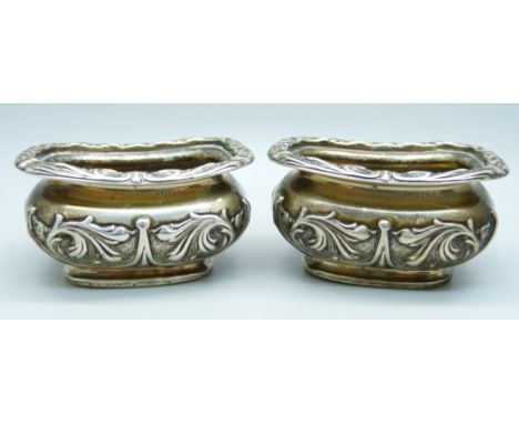 A pair of Walker &amp; Hall silver salts, Sheffield 1905, 87g 
