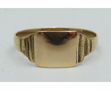 An 18ct gold signet ring, 1.6g, M, stamps to outer shank 