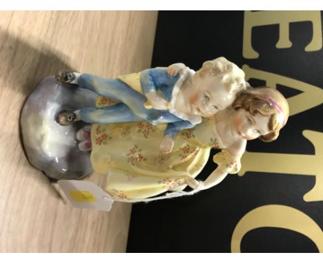 ROYAL WORCESTER DISTER FIGURE  BY F.G DOUUGHTY
