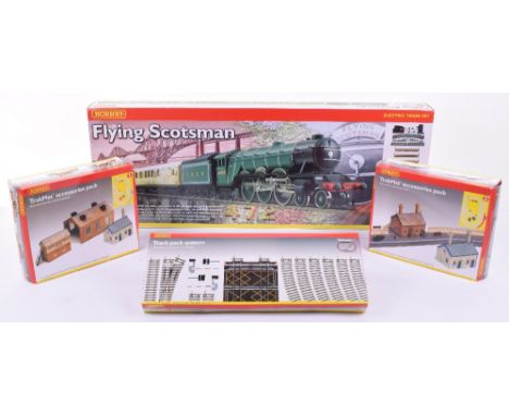 Hornby Railways 00 Gauge R 1039 The Flying Scotsman Set (China) LNER Flying Scotsman Locomotive, 2x LNER composite coaches, 2