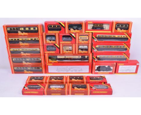 Hornby Railways 00 Gauge locomotives, coaches and rolling stock, R.2064A GWR 0-6-0 Deans Goods locomotive 2322, R.2026 GWR 0-