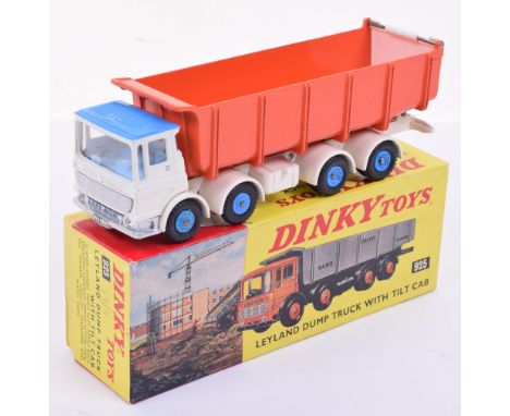 Dinky Toys 925 Leyland Dump Truck with Tilt Cab, 8-wheeled Supertoy, white tilting cab and chassis, blue cab rood, orange tip