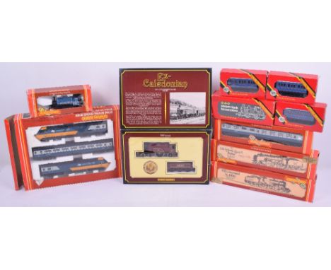 Hornby Railways 00 Gauge locomotives, R.332 High Speed Train pack containing Inter-City power car, dummy car and coach, good 