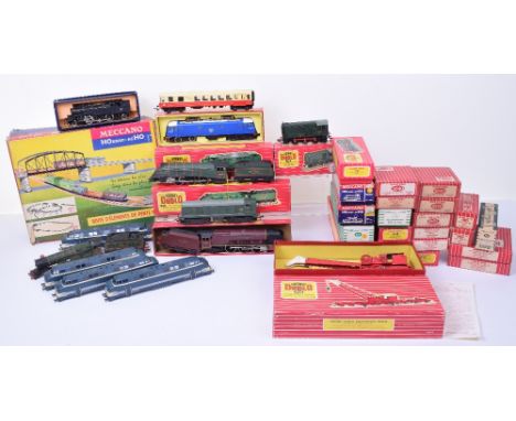 Hornby Dublo locomotives and accessories, boxed 2245 3,300 HP electric locomotive, blue livery, good condition, lacks two pla