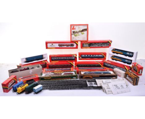 Hornby Railways and Mainline 00 Gauge trains, R.069 Inter City 125 power and dummy cars, two Inter Ciy coaches, Restaurant ca
