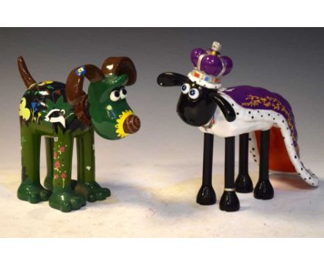 Aardman/Wallace &amp; Gromit interest - two scale model figures 'Gromit Unleashed' and 'Shaun in the City', 18cm high and sma