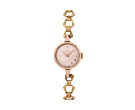 A LADIES OMEGA GOLD PLATED MANUAL WRISTWATCHVintage
Brand: OmegaCase reference:2873-2Year: Circa 1950'sMovement: Manual, Cal.