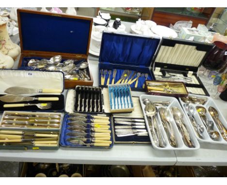 Good quantity of cased and loose vintage and other cutlery