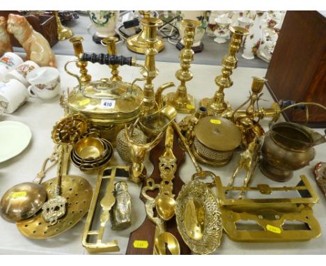 Collection of vintage and other brassware including a near square kettle, three miniature fenders etc