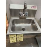 Évier mural MKE - NEUF 17 x 15 "