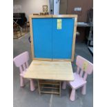 Ensemble table pour enfants, chaises et tableau