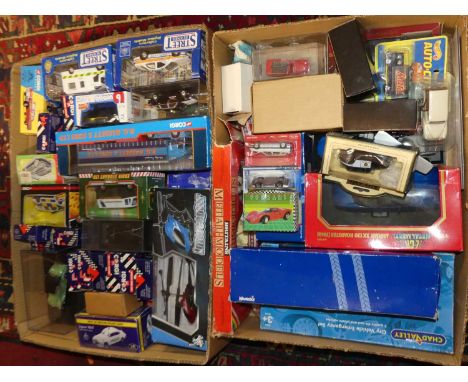 Two trays of mainly modern issue diecast to include Corgi and Bburago