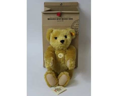 A modern Steiff bear, from the classic series in original box