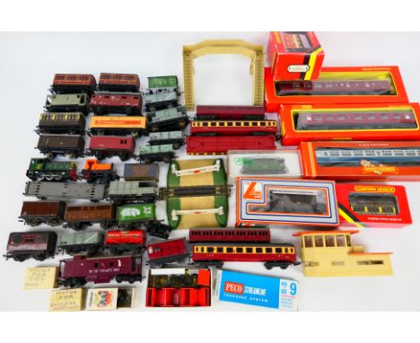 Hornby - Lima - A collection of OO gauge items including 4 x boxed coaches, a boxed Horse van, a signal box, foot bridge, lev