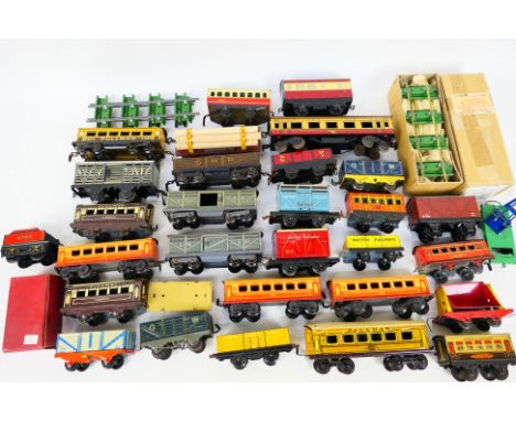 Hornby - Chad Valley - Wells - Marx - A collection of O gauge tinplate rolling stock including a Marx red and cream carriage,