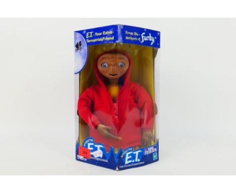 Hasbro - Furby - A boxed #70695 E.T. The Extra Terrestrial figure from the year 2000. Box appears in good condition with mino